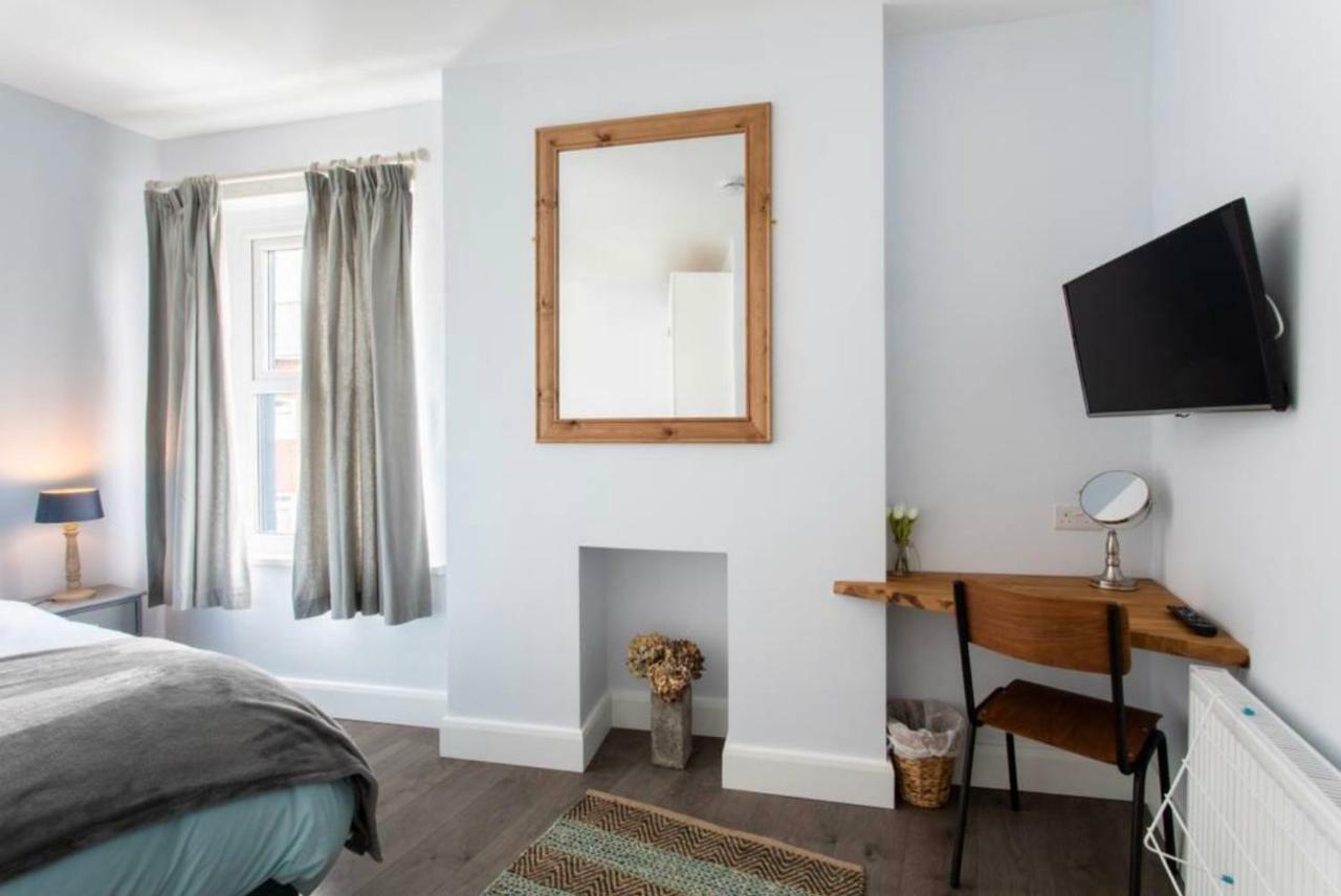 Beautiful Two Bed Mumbles Flat - With Parking Space Kültér fotó