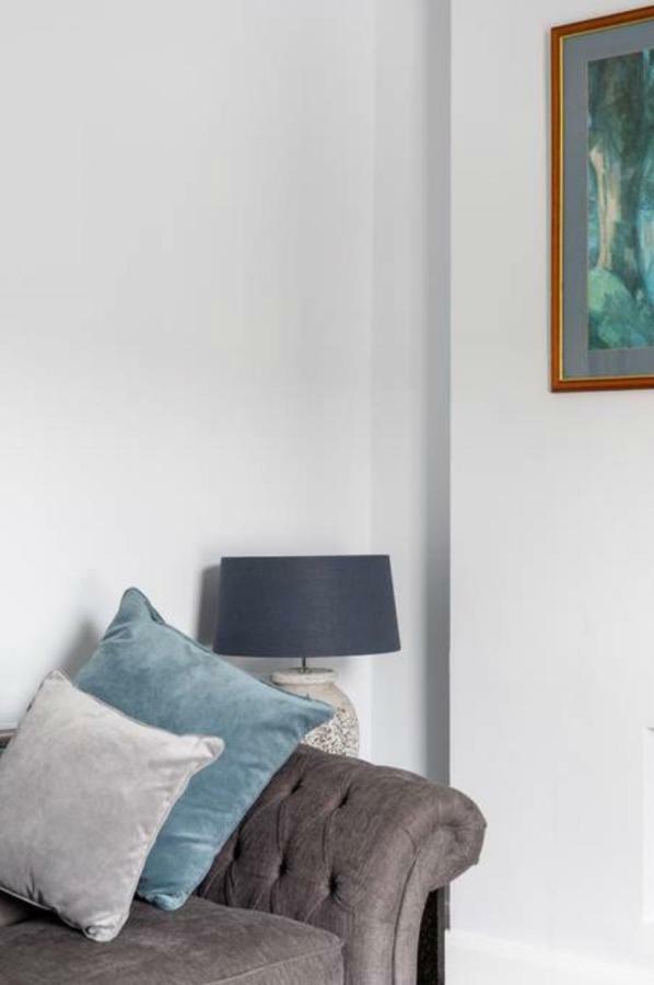 Beautiful Two Bed Mumbles Flat - With Parking Space Kültér fotó